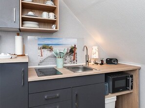 Unclassified image, 4 of 21, button