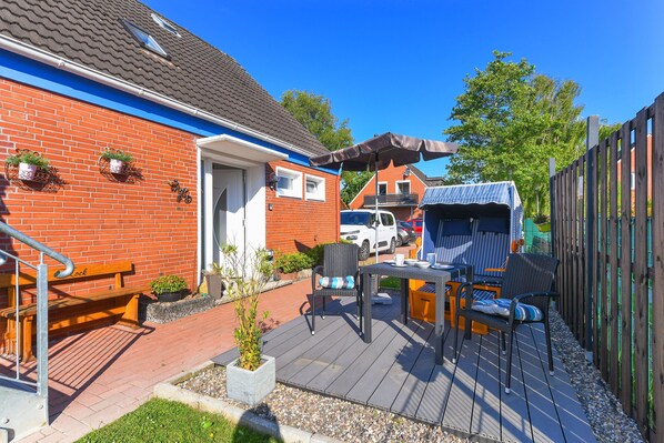 Outdoor dining - Ferienwohnung Ankerplatz im Gästehaus Kock (Neuharlingersiel)