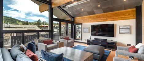 Télévision, lecteur de DVD, chaîne hi-fi