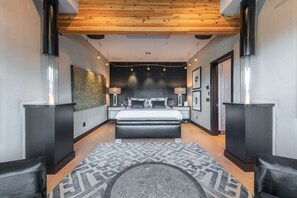 3 bedrooms, desk, iron/ironing board, WiFi
