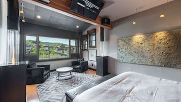 3 bedrooms, desk, iron/ironing board, WiFi