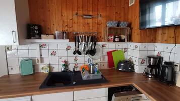 Kühlschrank, Mikrowelle, Ofen, Geschirrspüler