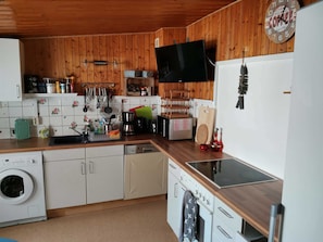 Kühlschrank, Mikrowelle, Ofen, Geschirrspüler