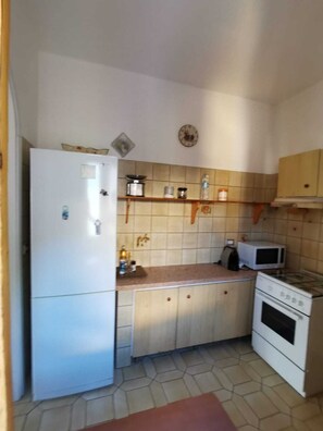 冰箱、微波炉、烤箱、炉灶