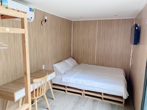 Deluxe Bungalow, 1 Queen Bed, Mountain View, Garden Area | Desk, free WiFi