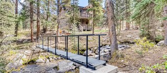 Spectacular Remote Riverfront! Serene, FREE Dogs, Fireplaces, Covered Decks, All King Beds, 7nt FREE