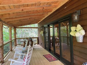 Outdoor dining - “Up The Creek” Cabin (Deep Gap)