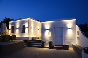 Front of property – evening/night - PS House Kimolos - PS Rental (Kimolos)