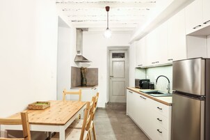 Casa Deluxe | Cocina privada | Máquina de café espresso, cafetera o tetera y frigorífico grande