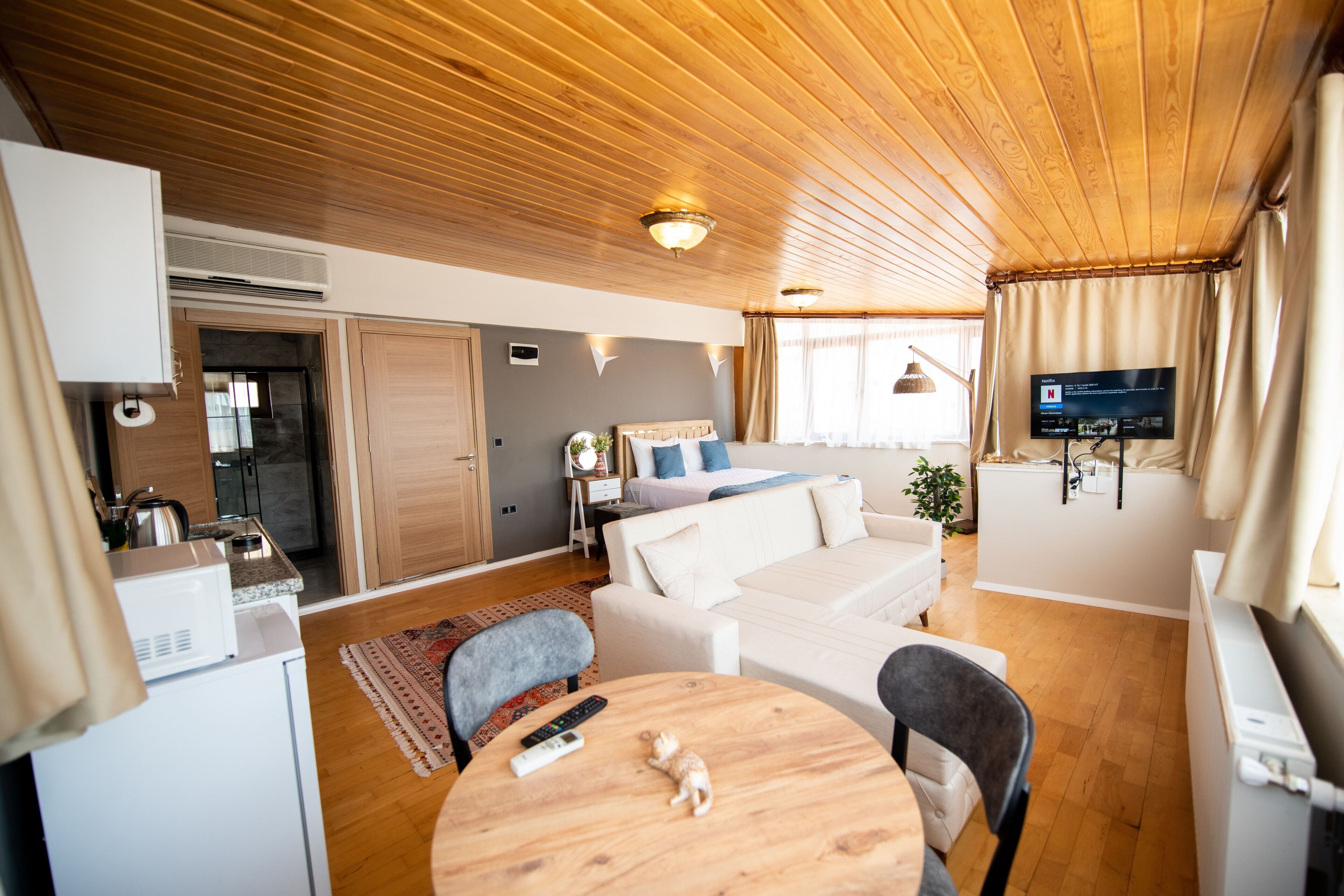 Panoramic-Studiosuite | Minibar, Zimmersafe, Schreibtisch, laptopgeeigneter Arbeitsplatz