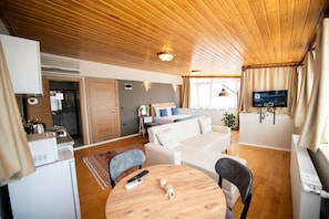 Panoramic Studio Suite | Minibar, in-room safe, desk, laptop workspace - Galapera Hotel (Istanbul)