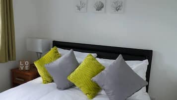 2 bedrooms, iron/ironing board, free WiFi