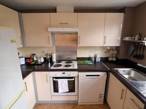 Private kitchen - 2 bedroom - great location near train station & parking @Banbury (Banbury)
