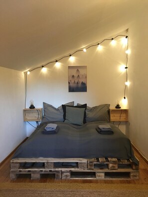 3 bedrooms, bed sheets