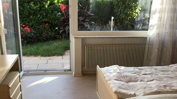 1 slaapkamer, een bureau, geluiddichte muren, wifi