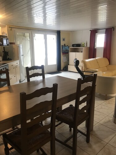 Apartment 200 m from the village