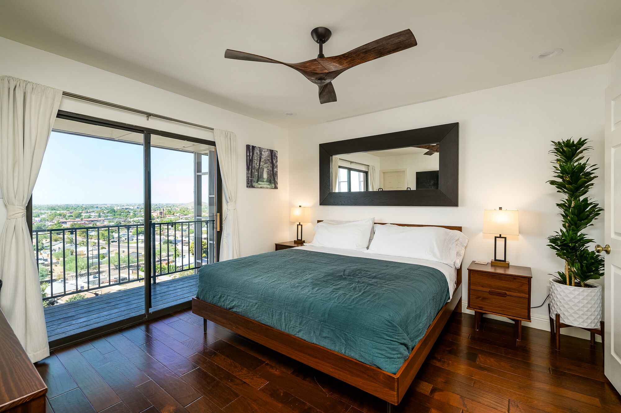 2 Schlafzimmer, Schreibtisch, Bügeleisen/Bügelbrett, Internetzugang