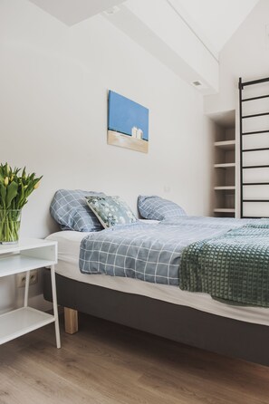 5 bedrooms, in-room safe, travel cot, free WiFi - Holiday home The Charging Point bed bike hike  (Diksmuide)