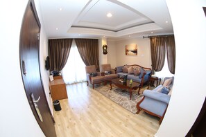 Phòng Suite, 2 phòng ngủ | Bộ trải giường bằng vải cotton Ai Cập, bộ đồ giường cao cấp 