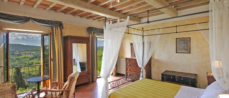 2 habitaciones, escritorio, tabla de planchar con plancha y wifi