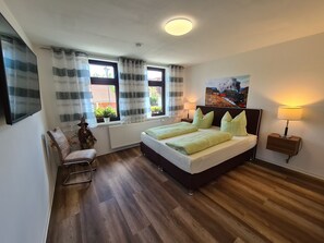 4 habitaciones, tabla de planchar con plancha, wifi y ropa de cama 
