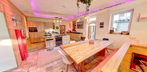 Fridge, microwave, oven, stovetop - Luxurious, new apartment with super facilities. (Fulpmes)