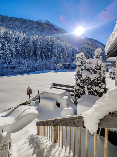 Das Mountain Getaway - Luxurious, new apartment with super facilities.