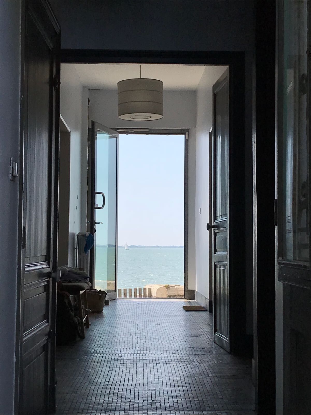 l'entrée coté mer