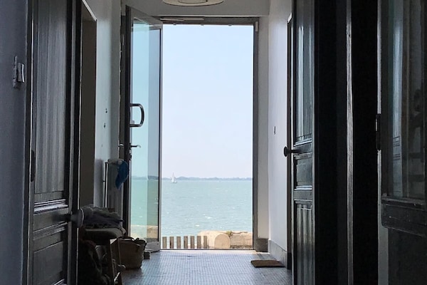 l'entrée coté mer