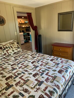 3 bedrooms, free WiFi, bed sheets - Remote Get Away! - Renovated 3 Bedroom Cabin on Bull Shoals Lake. (Oakland)