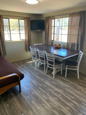 Dining - Remote Get Away! - Renovated 3 Bedroom Cabin on Bull Shoals Lake. (Oakland)