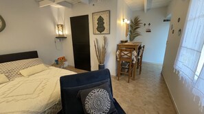 2 bedrooms, free WiFi, bed sheets, wheelchair access