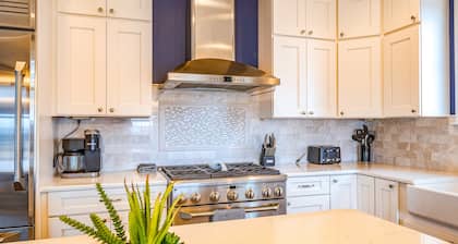 Oceanfront Luxury:5BR 4BA Home with Front Porch & Modern Comforts