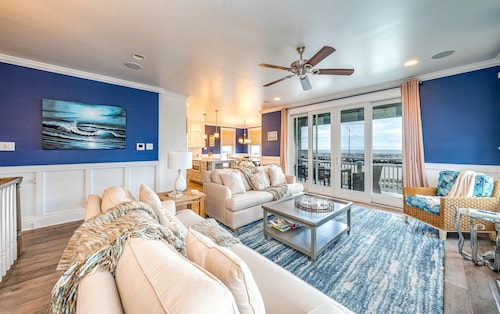Oceanfront Luxury:5BR 4BA Home with Front Porch & Modern Comforts