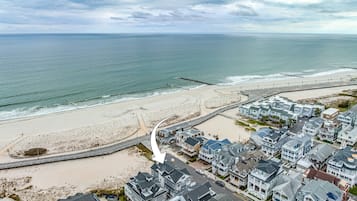 Am Strand, Liegestühle, Strandtücher