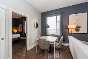 Superior appartement, keuken, uitzicht op zee (Self Check-in with Virtual Front Desk) | Dineren op de kamer