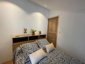3 bedrooms, iron/ironing board, free WiFi, bed sheets - Pretty annex of the mas in the heart of the garrigue of Nîmes (Nimes)