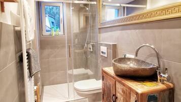 Amenidades de baño ecológicas, secadora de cabello, toallas