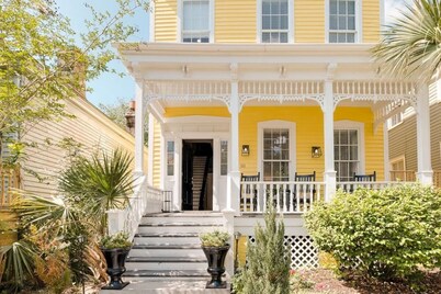 Renovated Historic Home by Forsyth Park - 3BR w/ Ensuite Baths + Porches