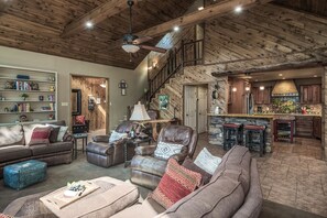 Smart TV, fireplace, books -  "Mountain Escape," Our cozy mountain home, Quiet Neighborhood (Alto)