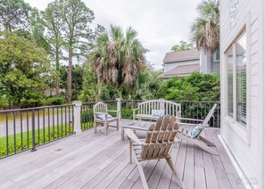 Terrace/patio - 11 Sea Oak - 2nd Row, Steps to the Sand, South Forest Beach (Hilton Head Island)