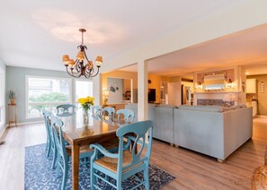 Dining - 11 Sea Oak - 2nd Row, Steps to the Sand, South Forest Beach (Hilton Head Island)