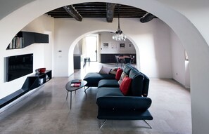 Smart TV, fireplace, video games, DVD player