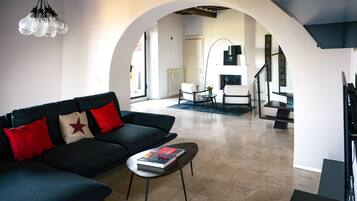 Smart TV, fireplace, video games, DVD player