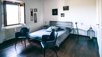 4 bedrooms, in-room safe, iron/ironing board, travel cot