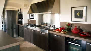 KĂŒhlschrank, Ofen, Herdplatte, GeschirrspĂŒler