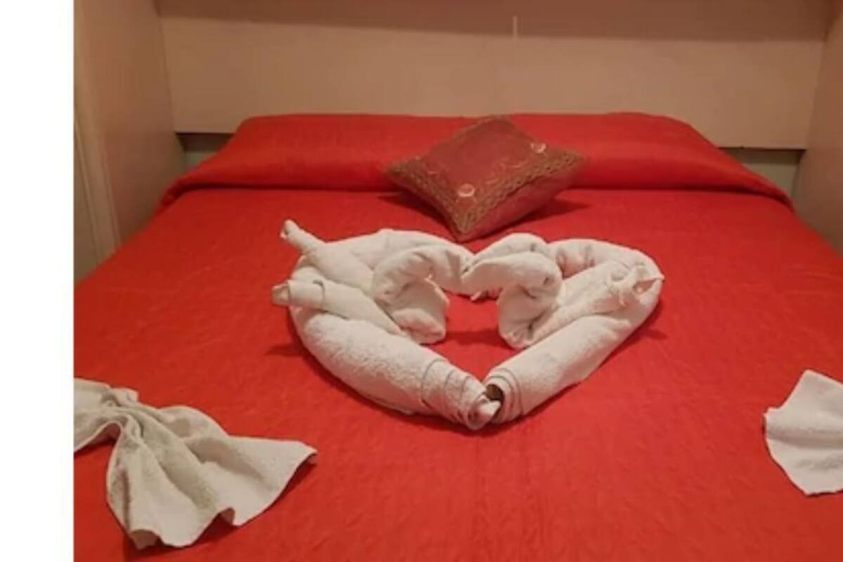 Chambre Double ou avec lits jumeaux, salle de bains privée | Ameublement personnalisé, bureau