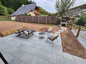 Outdoor dining - 15-person chalet in La Séoube-Ste Marie de Campan (Sainte Marie de Campan)