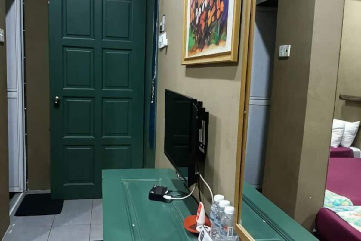 Desk, laptop workspace, free WiFi
