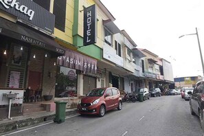 Front of property - Oyasumi Hotel (Kulim)